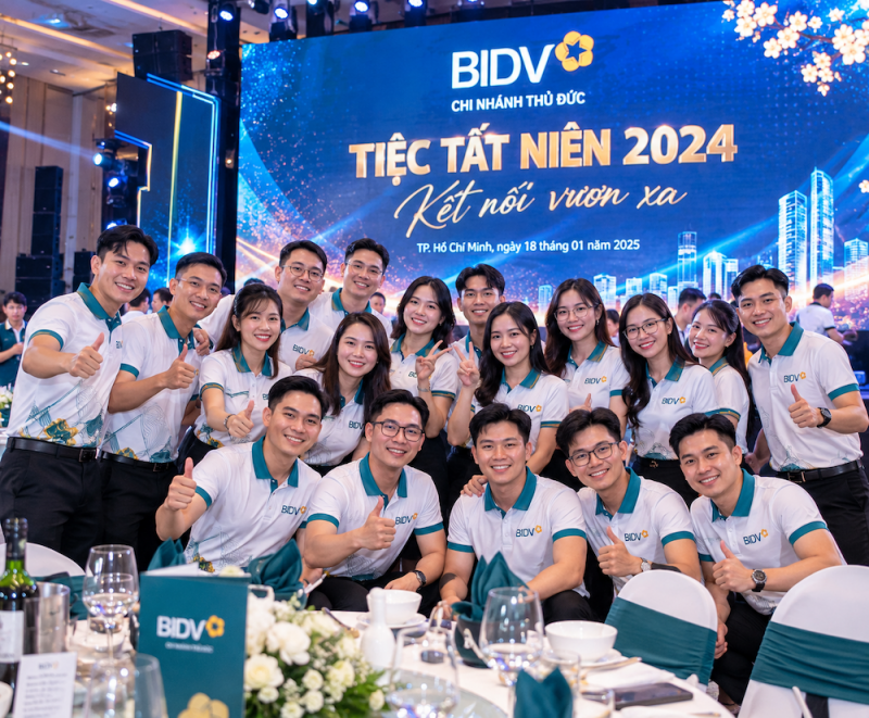 Đồng Phục Tiệc Tất Niên Công Ty – Thiết Kế Riêng, Giá Tốt Theo Số Lượng